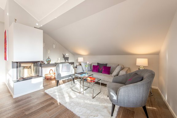 Wohnbereich mit offenem Kamin