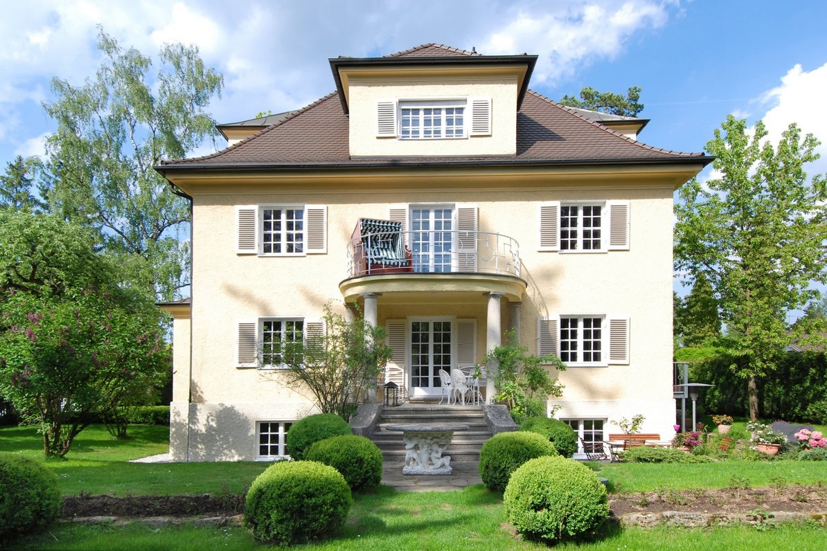 House-garden view