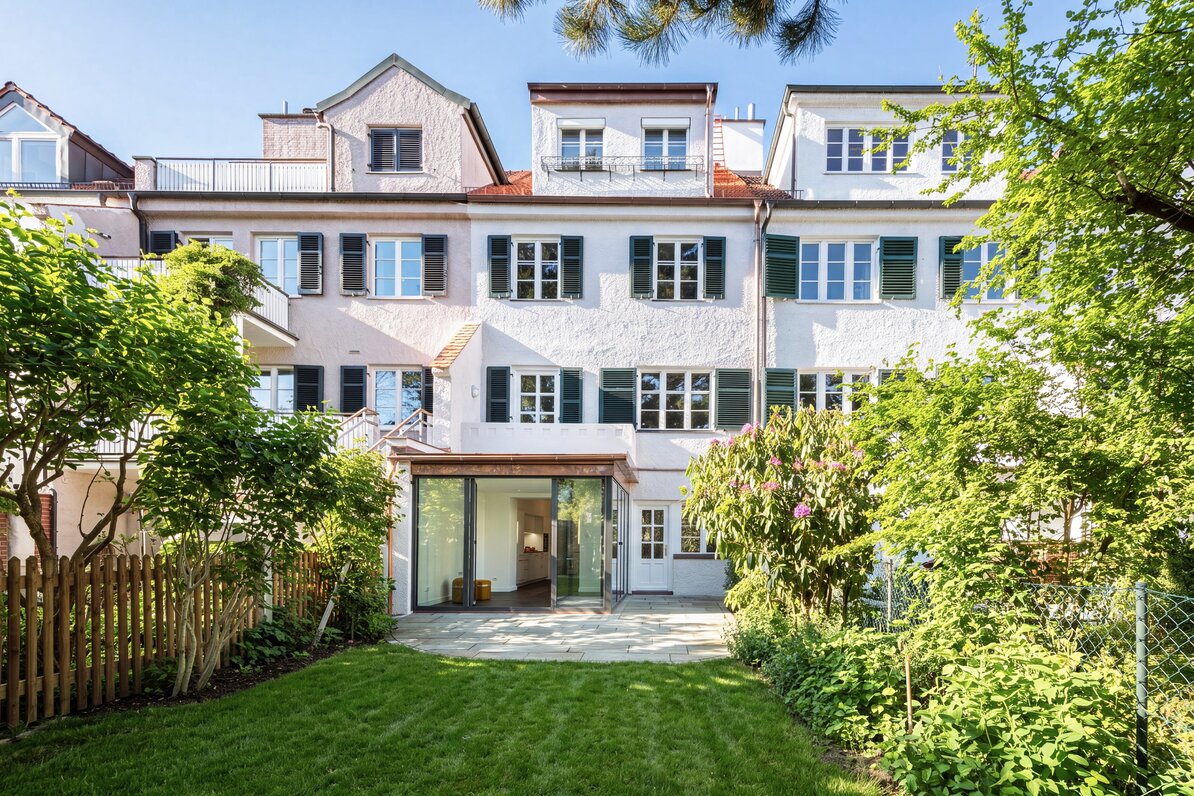 Stadthaus mit Glas-Anbau