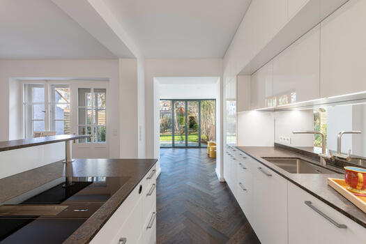Elegant fitted kitchen