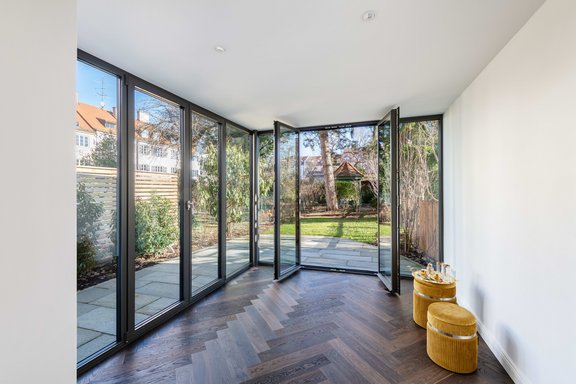 Lichter Wintergarten-Anbau