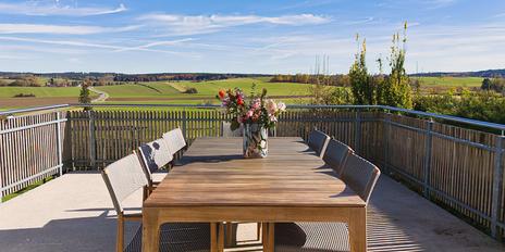 Bildschönes Familienhaus in Holzbauweise mit Wärmepumpe, PV und Weitblick in die Natur