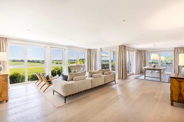 Bildschönes Familienhaus in Holzbauweise mit Wärmepumpe, PV und Weitblick in die Natur