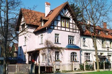 Bildschönes, historisches Eckhaus von 1893, vorbildlich saniert, mit idyllischem Süd-Westgarten