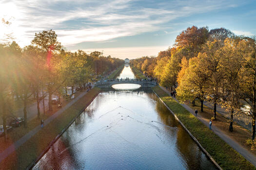 Exclusive location on the castle canal