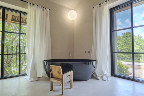Luxurious relaxation with a view of the countryside