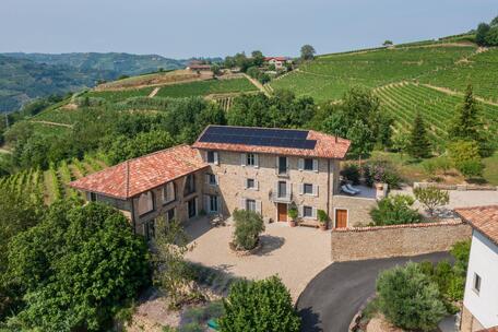 Casa Sole: Exklusives Natursteinanwesen mit Designanspruch, Weinberg und Salzwasserpool