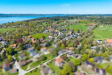 Chalet meets purism: country house gem with distant views and guest apartment near the lake