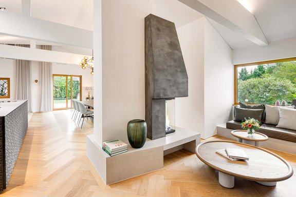 Room dividing fireplace