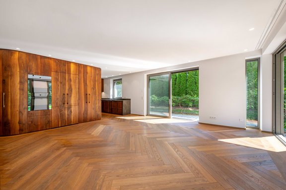 Heller Wohn-/Essbereich