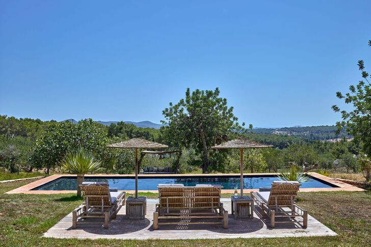 Privates Pool-Refugium in privilegierter Panoramalage