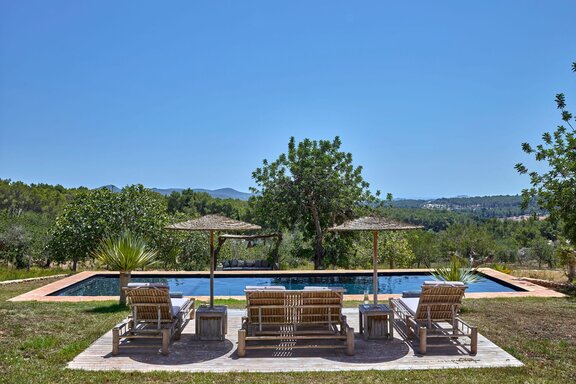 Privates Pool-Refugium in privilegierter Panoramalage