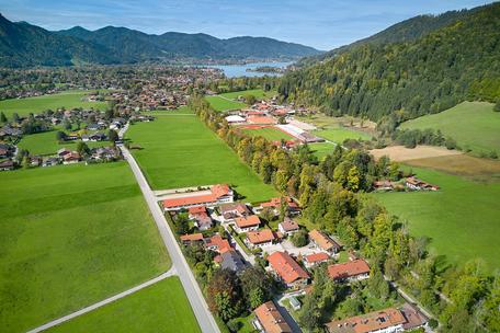 Chalet meets Clean Chic: Idyllisch gelegene 2-Zimmer-Wohnung mit Balkonterrasse und Bergpanorama