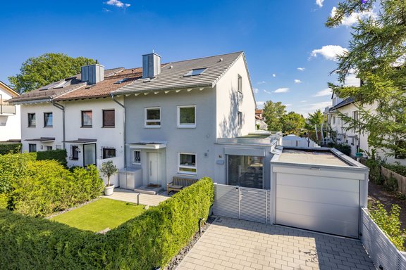 Eckhaus mit modernem Anbau