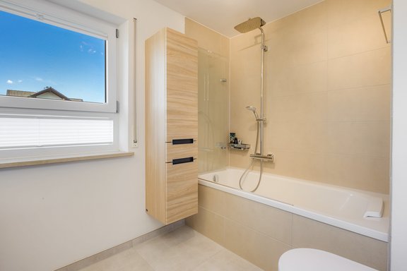 Tageslicht-Bad mit Wanne