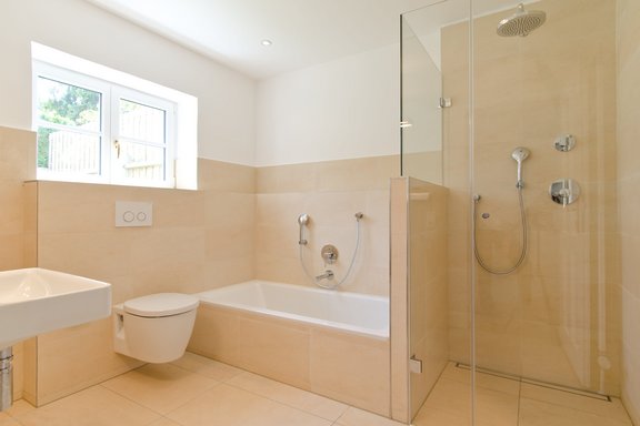 Master-Bad auf der Gartenebene