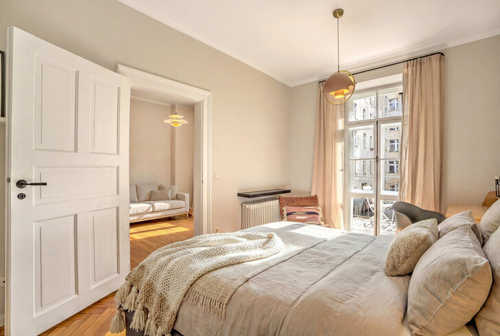 Schlafzimmer als Rückzugsort (teilweise virtuell möbliert)