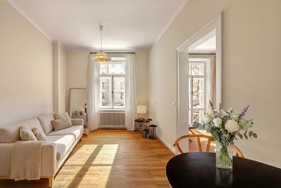 Lichterfülltes Wohnzimmer