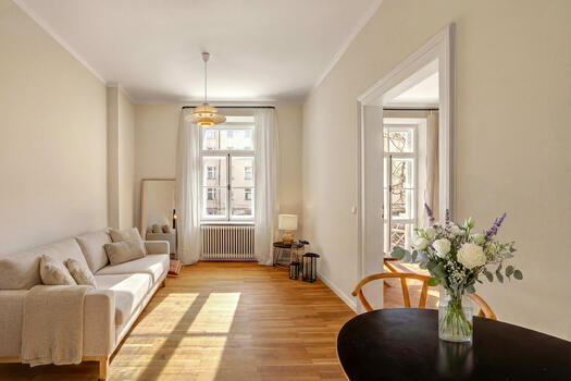 A bright living room (partially furnished with virtual furniture)