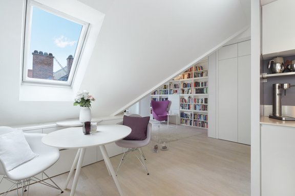 Lichterfüllter Essbereich