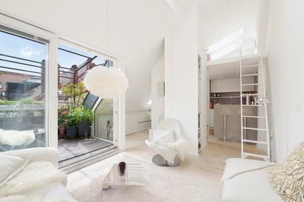 Charmante 2-Zimmer-Altbauwohnung mit sonniger Loggia