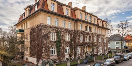 Charmante 2-Zimmer-Altbauwohnung mit Südbalkon in Jugendstil-Palais