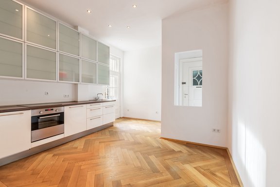 Wohnküche mit Balkon