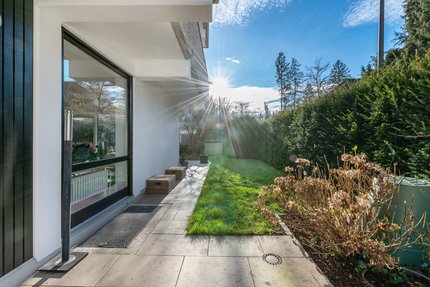 Umlaufende Süd-West-Terrasse