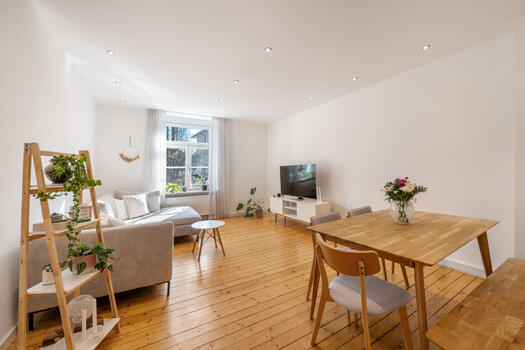 Charming living / dining area