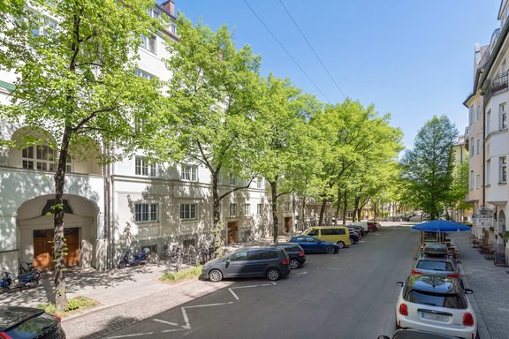 Baumgesäumte Straße