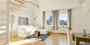 Charmante 3,5-Zimmer-Dachgeschoss-Wohnung in denkmalgeschütztem Jugendstilhaus