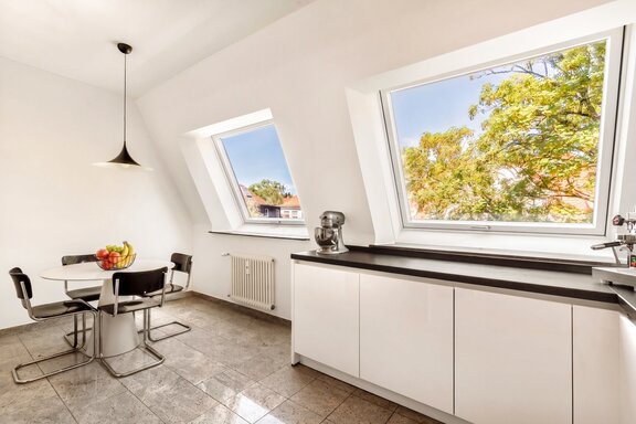 Spacious eat-in kitchen