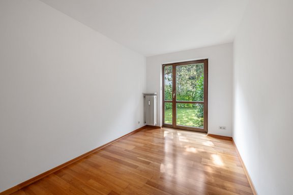 Children's room or work/guest