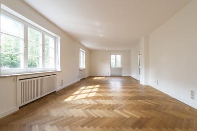 Charming 3-room apartment with balcony in stylishly renovated old building