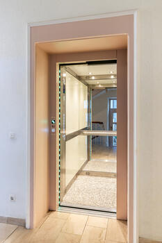 Elevator from the mezzanine floor