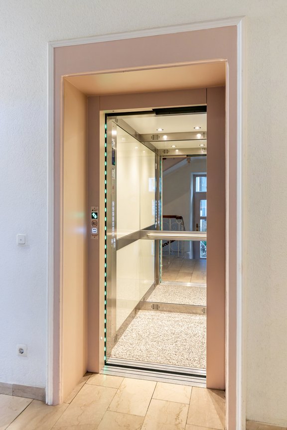 Elevator from the mezzanine floor