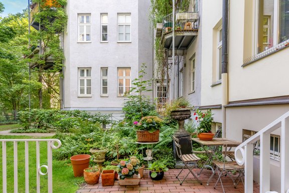 Communal garden oasis