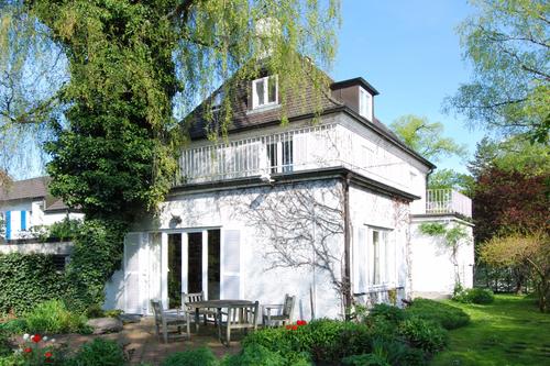 Charmante 30er-Jahre-Villa mit offenem Kamin und schönem Südwestgarten