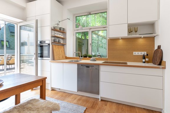 Wohnküche mit puristischen bulthaup-Einbauten