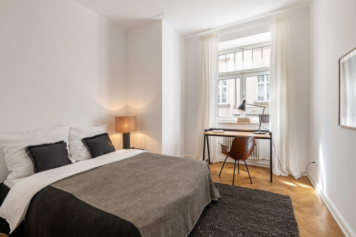 Ein weiterer attraktiver Raum kann als Gäste-/Arbeitszimmer oder Kinderzimmer genutzt werden
