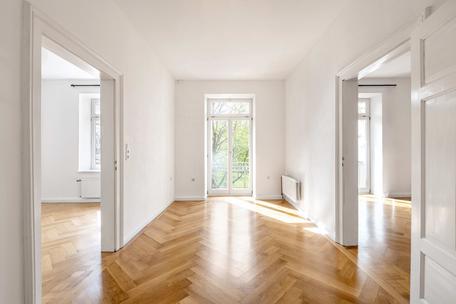 Charmante 4-Zimmer-Altbau-Wohnung mit Westbalkon