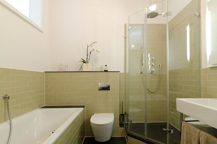Modernes Badezimmer