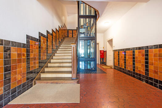 Staircase with lift