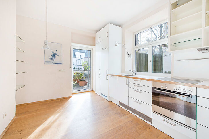 Küche mit Terrassenzugang