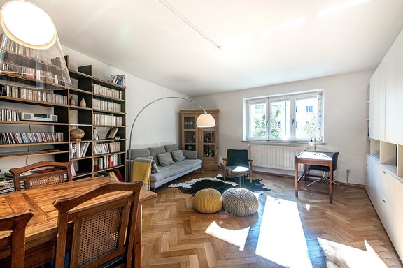 Spacious living room