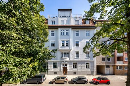 Charming 4-room apartment with a fireplace and a south-facing balcony in an Art Nouveau building from 1910
