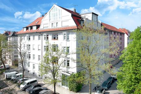 Charmante 4-Zimmer-Wohnung mit offenem Kamin und Südbalkon in Jugendstil-Haus von 1910