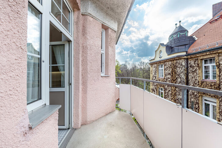 Sonniger West-Balkon