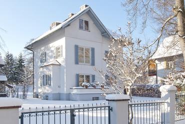 Charming old villa with idyllic south garden in quiet prime location