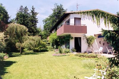 Charmante Doppelhaushälfte mit schönem Garten